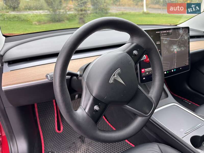Седан Tesla Model 3 2021 в Пирятині