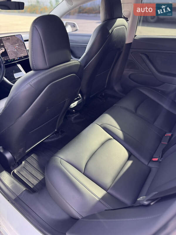 Седан Tesla Model 3 2018 в Харкові