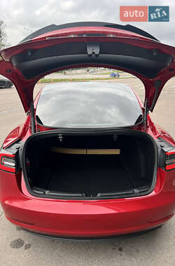 Седан Tesla Model 3 2022 в 