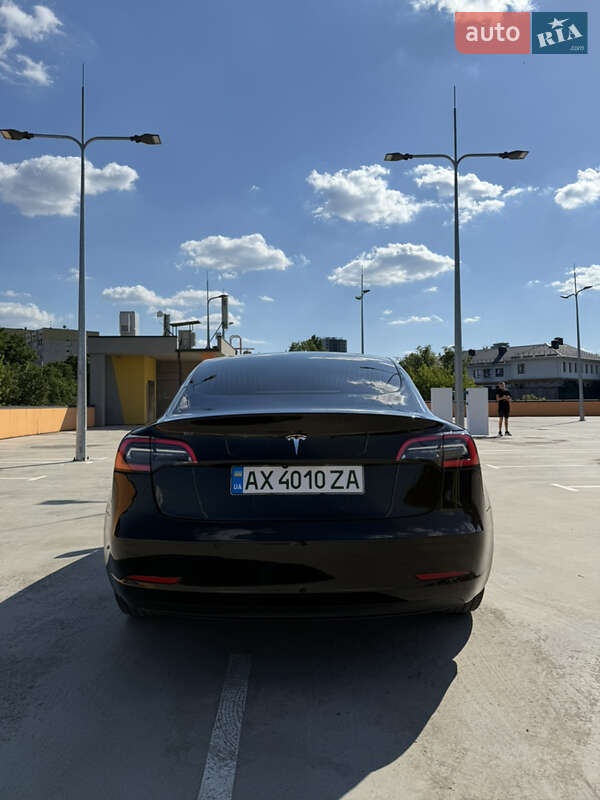 Седан Tesla Model 3 2019 в Києві