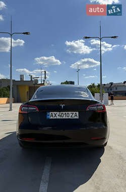 Седан Tesla Model 3 2019 в 