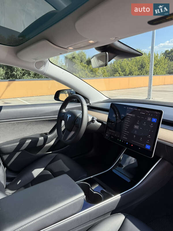 Седан Tesla Model 3 2019 в Києві