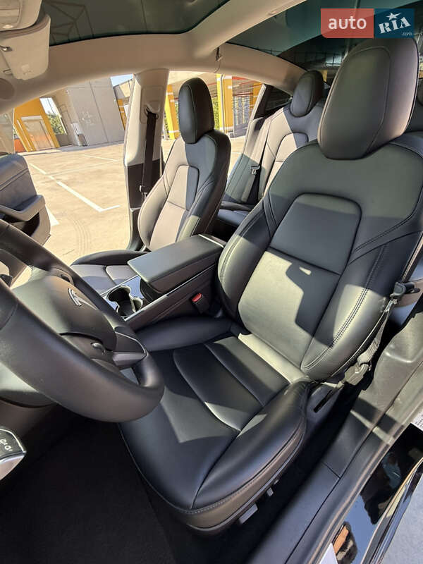 Седан Tesla Model 3 2019 в Києві