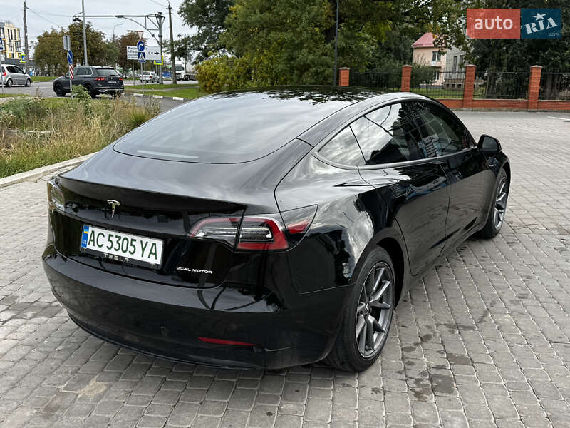 Седан Tesla Model 3 2021 в Луцке