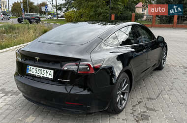 Седан Tesla Model 3 2021 в 
