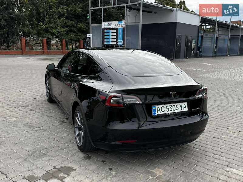 Седан Tesla Model 3 2021 в Луцке