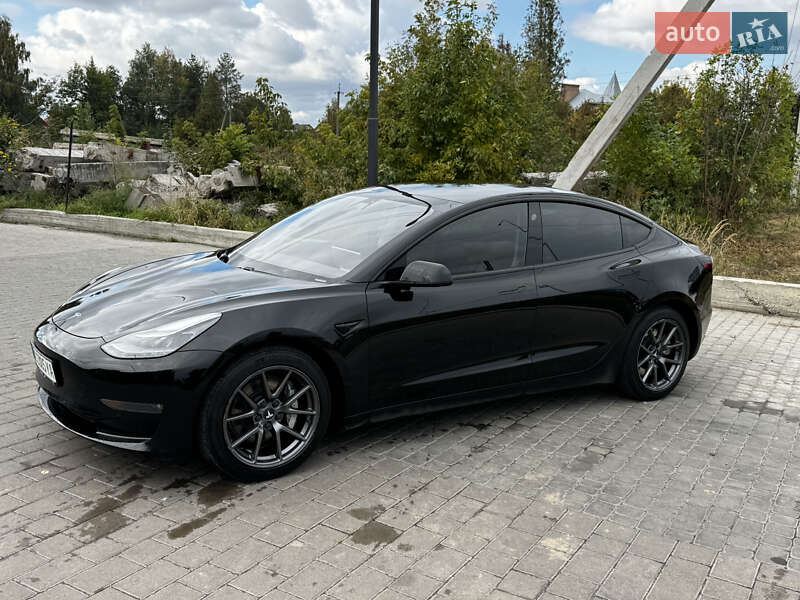 Седан Tesla Model 3 2021 в Луцке