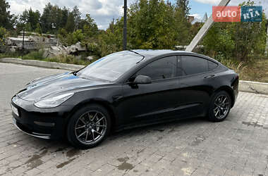 Седан Tesla Model 3 2021 в 