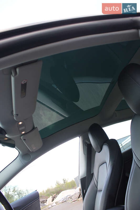 Седан Tesla Model 3 2019 в Києві