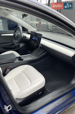 Седан Tesla Model 3 2022 в 