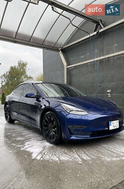 Седан Tesla Model 3 2022 в 