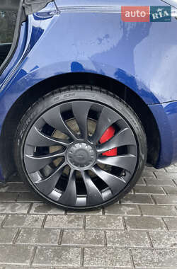 Седан Tesla Model 3 2022 в 