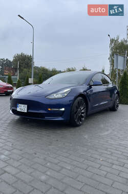 Седан Tesla Model 3 2022 в 