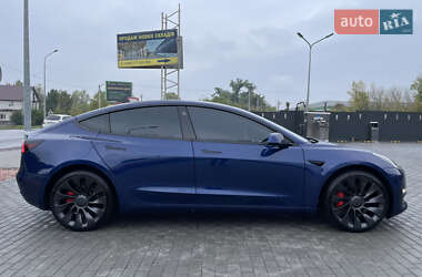 Седан Tesla Model 3 2022 в 