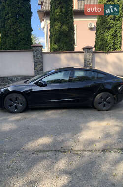 Седан Tesla Model 3 2022 в 