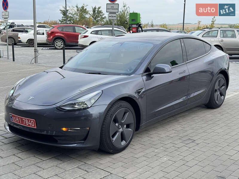 Седан Tesla Model 3 2023 в Ровно