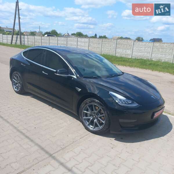 Седан Tesla Model 3 2019 в  фото Седан Tesla Model 3 2019 в