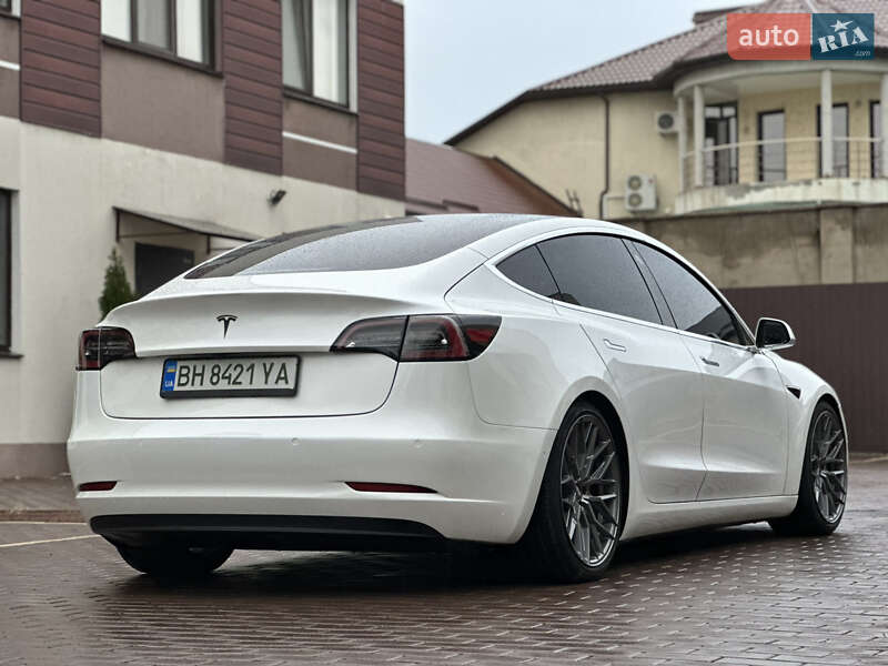 Седан Tesla Model 3 2019 в Одесі