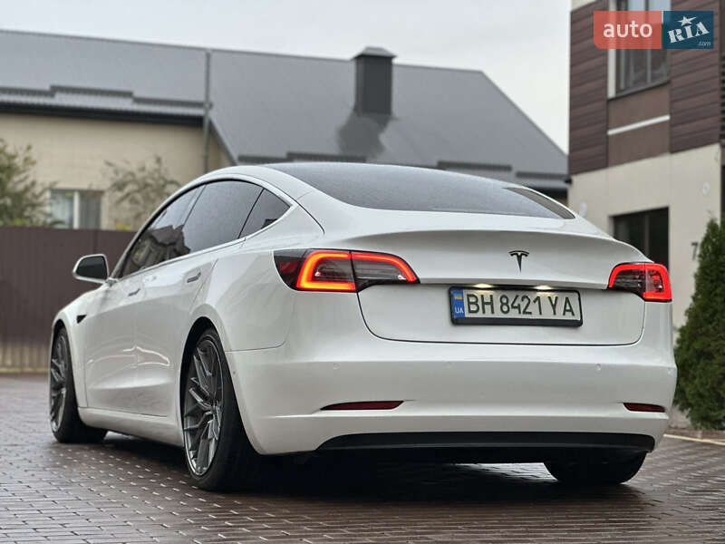 Седан Tesla Model 3 2019 в Одесі