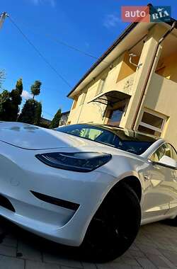 Седан Tesla Model 3 2017 в 