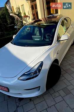 Седан Tesla Model 3 2017 в 