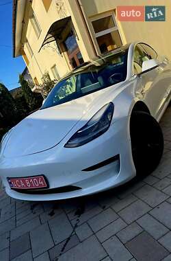 Седан Tesla Model 3 2017 в 