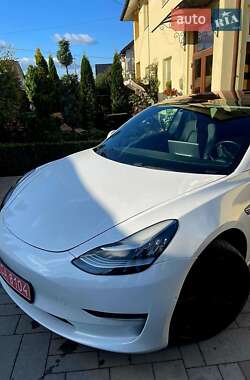 Седан Tesla Model 3 2017 в 