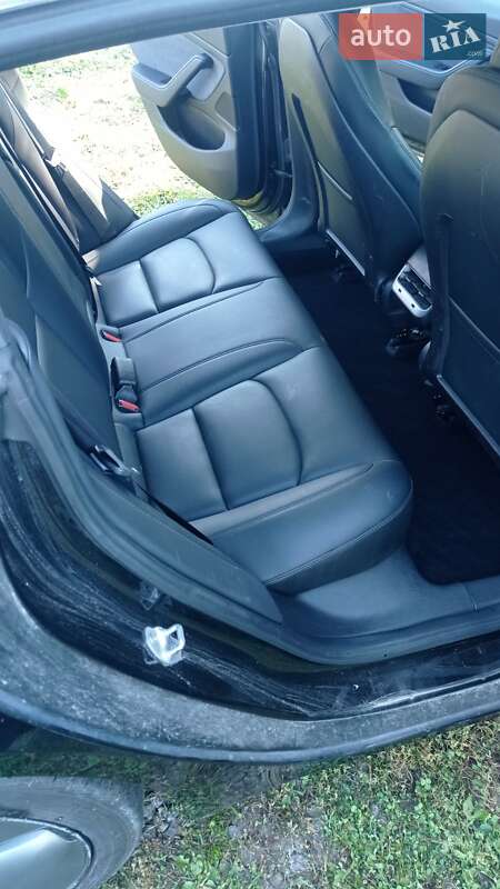 Седан Tesla Model 3 2018 в Тернополі