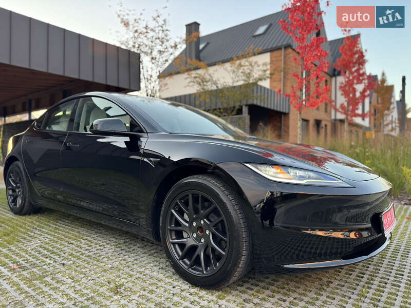 Седан Tesla Model 3 2024 в Львові