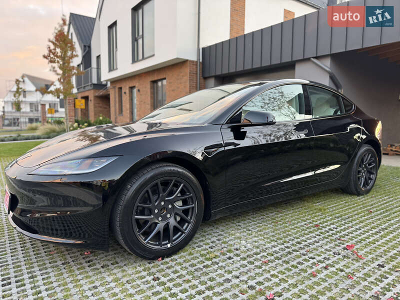 Седан Tesla Model 3 2024 в Львові