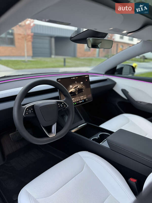 Седан Tesla Model 3 2024 в Львові