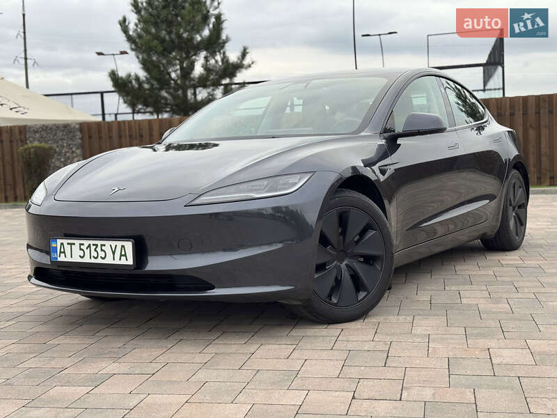Седан Tesla Model 3 2024 в Івано-Франківську