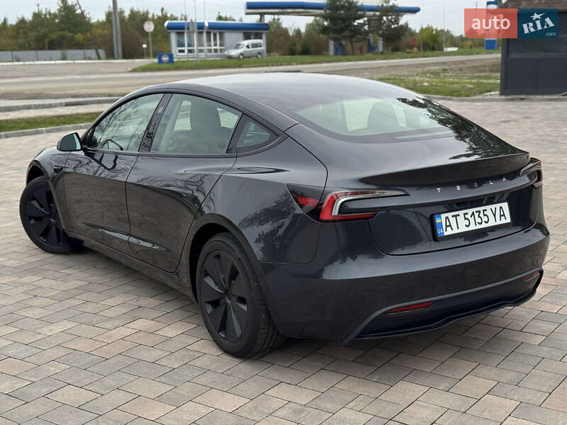 Седан Tesla Model 3 2024 в Івано-Франківську