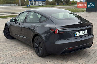 Седан Tesla Model 3 2024 в 