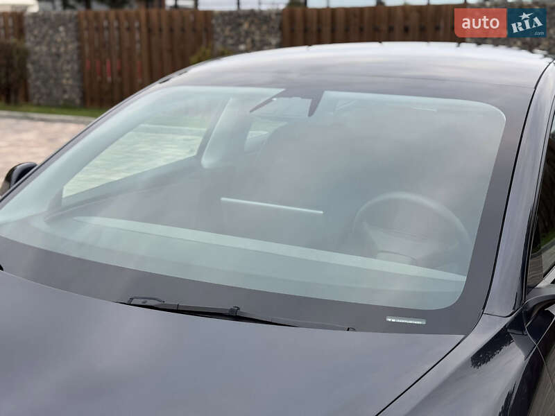 Седан Tesla Model 3 2024 в Івано-Франківську