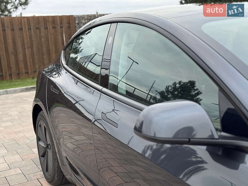 Седан Tesla Model 3 2024 в Івано-Франківську
