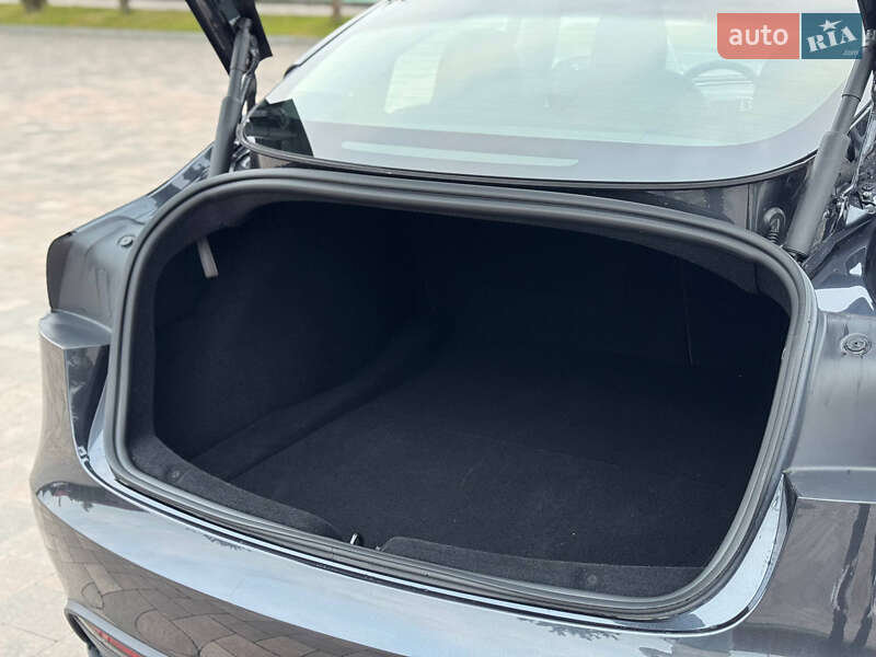 Седан Tesla Model 3 2024 в Івано-Франківську