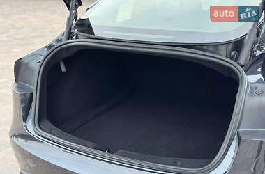 Седан Tesla Model 3 2024 в 
