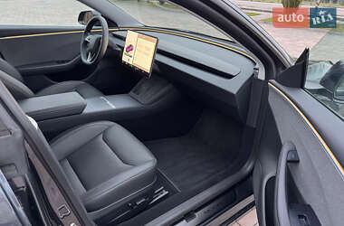 Седан Tesla Model 3 2024 в 