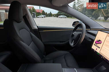 Седан Tesla Model 3 2024 в 