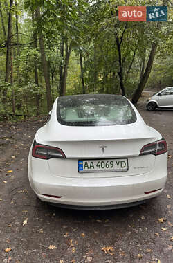 Седан Tesla Model 3 2019 в 