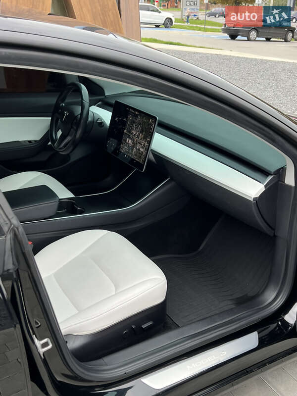 Седан Tesla Model 3 2019 в Луцке