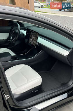 Седан Tesla Model 3 2019 в 