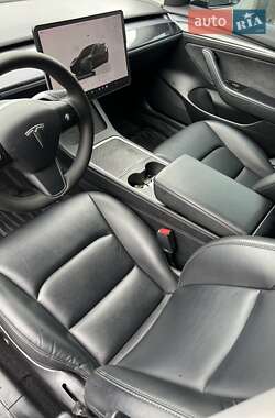 Седан Tesla Model 3 2022 в 
