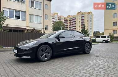Седан Tesla Model 3 2022 в 