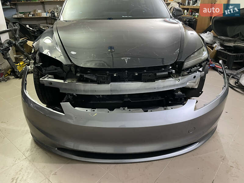 Седан Tesla Model 3 2025 в Бродах