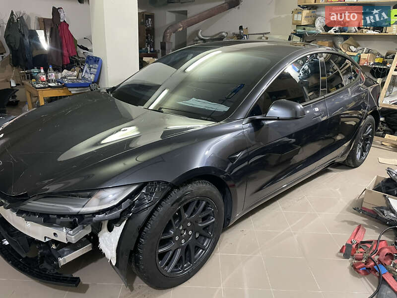 Седан Tesla Model 3 2025 в Бродах