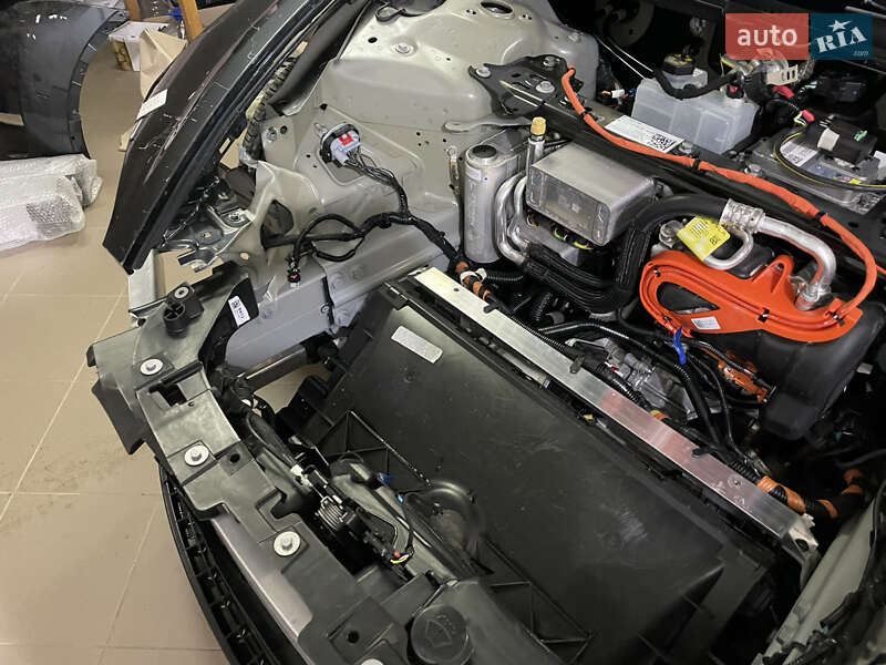 Седан Tesla Model 3 2025 в Бродах