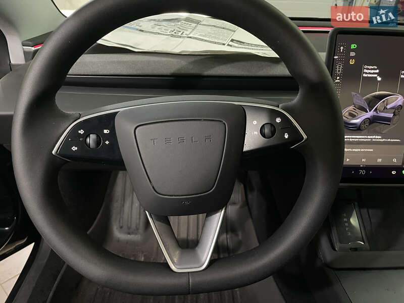 Седан Tesla Model 3 2025 в Бродах