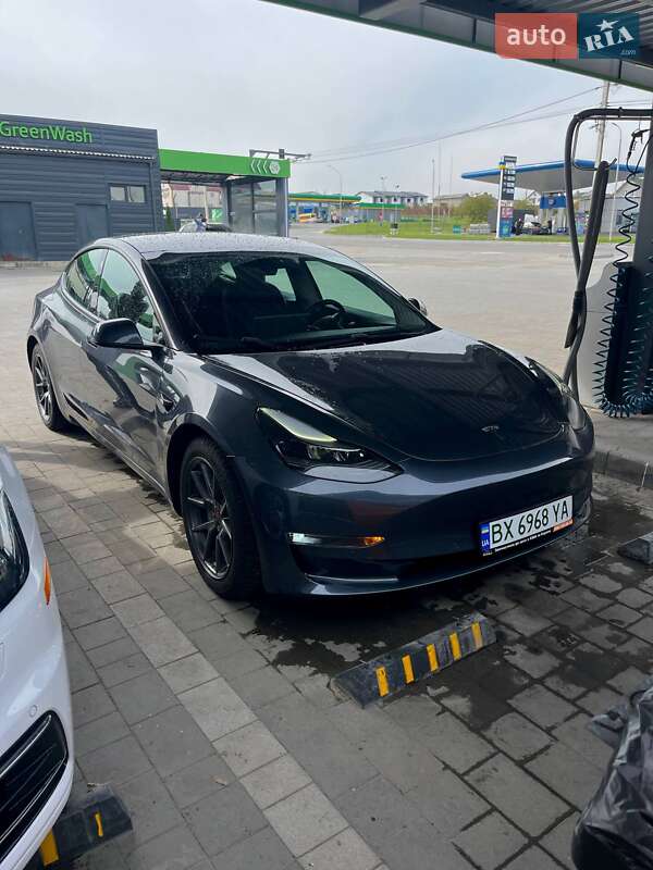 Седан Tesla Model 3 2021 в 